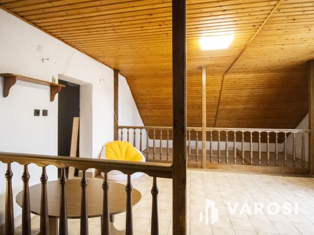 Tágas, két szintes, nagycsaládos ház Sarkadon