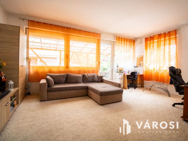 Tágas, két szintes, nagycsaládos ház Sarkadon