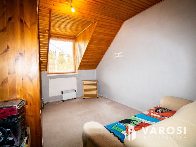 Tágas, két szintes, nagycsaládos ház Sarkadon