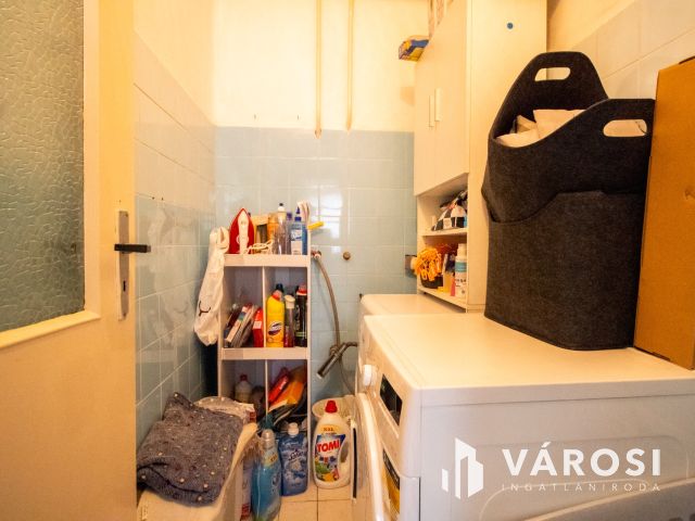 Tágas, két szintes, nagycsaládos ház Sarkadon