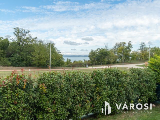 Gyönyörű családi ház balatoni panorámával