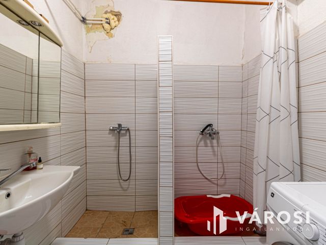 Tip-top kis ház békésen