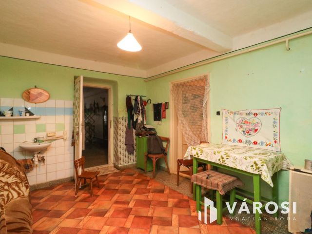 Vésztőn családi ház eladó a horgásztó közelében