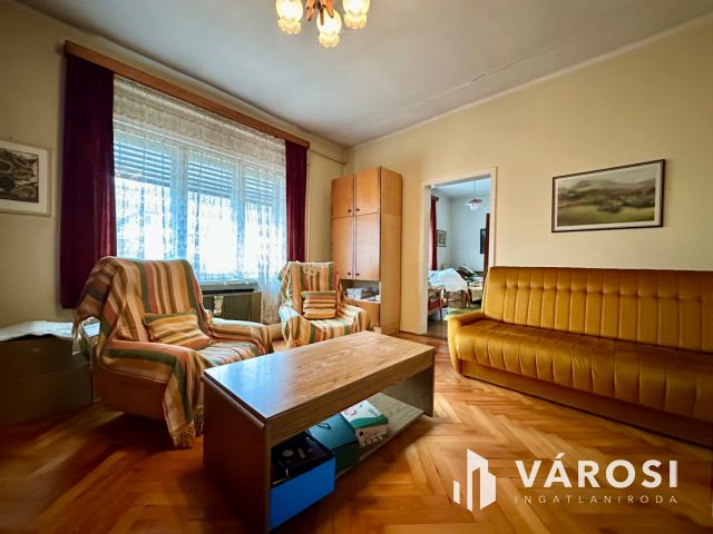 Felújítandó ikerház reális áron eladó!