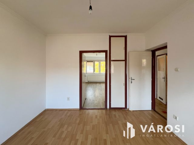 2 szobás sorházi lakás saját udvarral