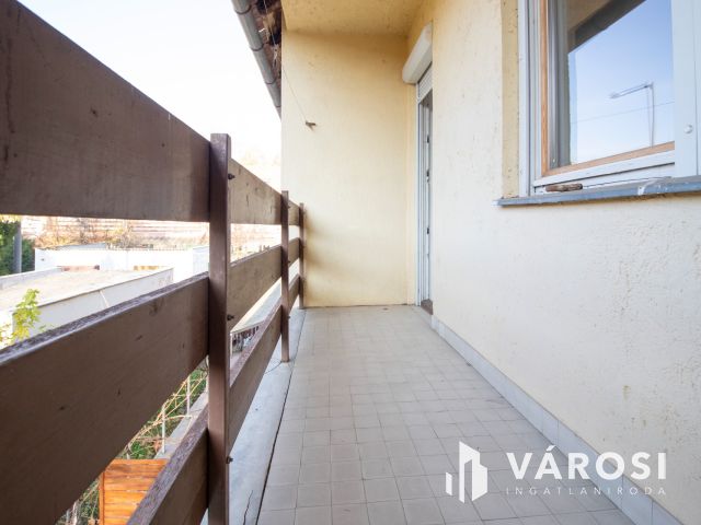 2 szobás sorházi lakás saját udvarral