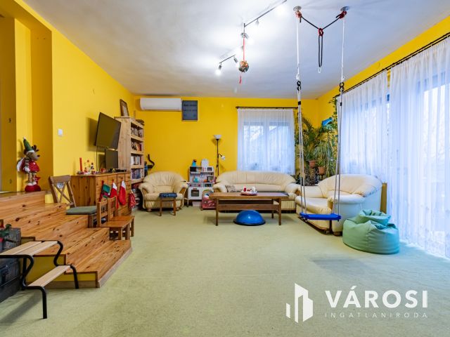 Családi ház Ürömön, akár három generációnak