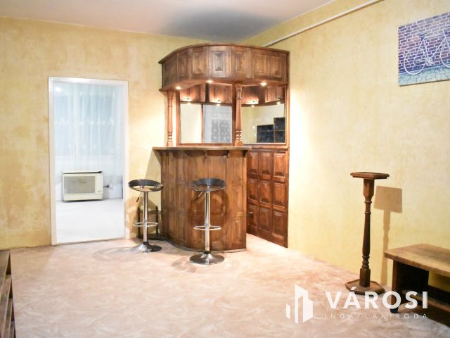 2 szobás, erkélyes lakás a Budapest krt-on!