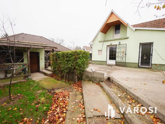 Vácon családi ház a tavak közelében!