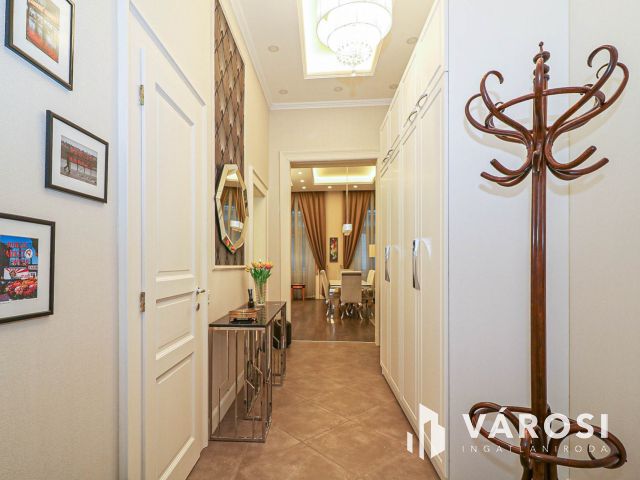 Eladó prémium lakás a Vígszínház közelében!