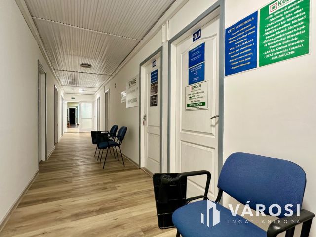 Belvárosi irodaházban felújított irodák kiadók!