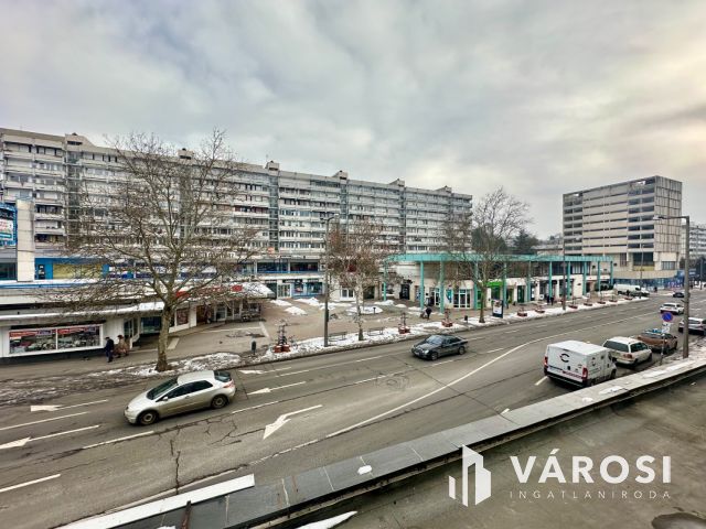 Belvárosi irodaházban felújított irodák kiadók!