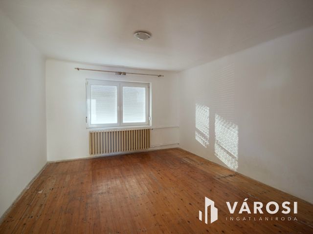 Lehetőségekkel teli ház Eladó Győrladaméron ideális telekkel