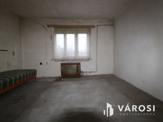 Sarkad teleki részén felújittandó 3 szobás családi ház eladó