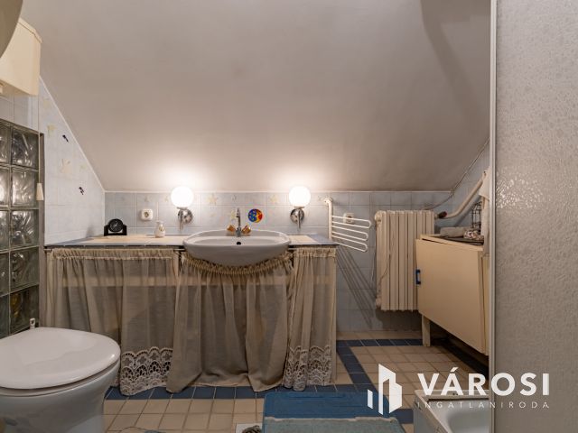 Három szobás ikerházfél eladó, Szigethalmon.