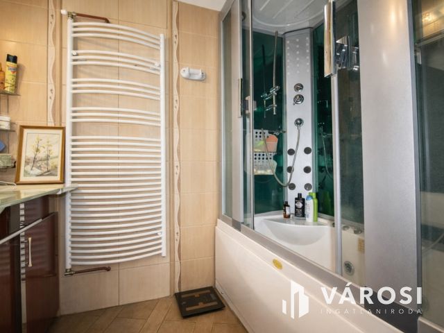 Nagyvonalú terek, polgári hangulat Békéscsaba belvárosában