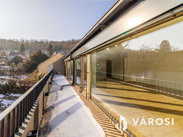 Modern 4 szobás, nagy erkélyes lakás Badacsonytomajon eladó