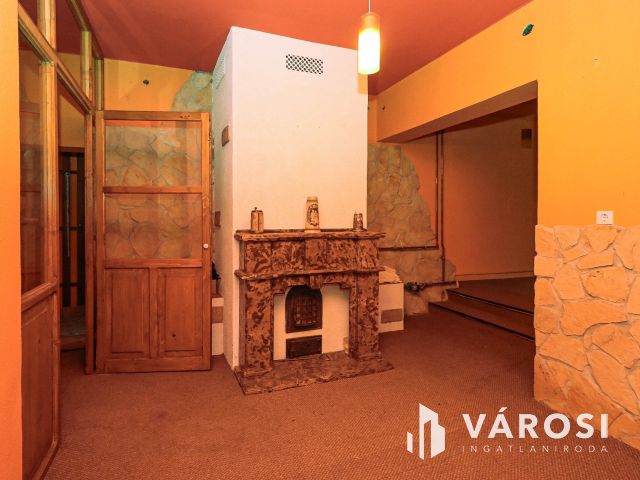 Kétlakásos családi ház Szentes belvárosában