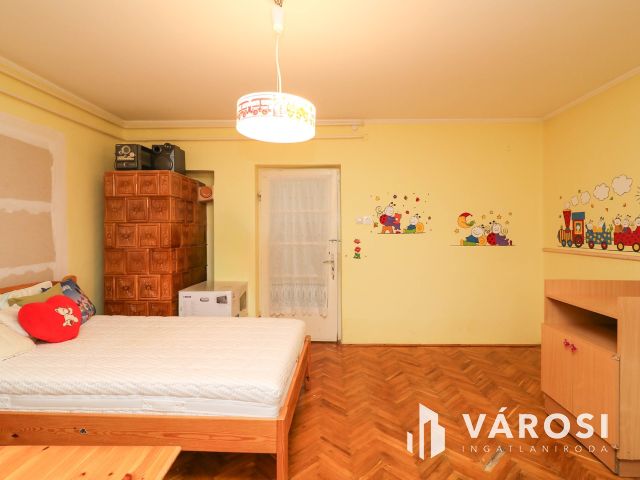 Békésen családi ház tágas telekkel eladó!