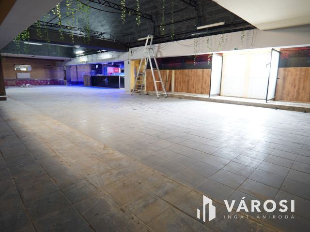 Belvárosi egyedi üzlethelység eladó