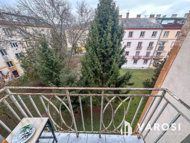 Vásártéren felújított, 1 szobás lakás eladó!