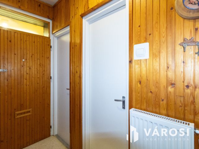 4 szintes sorházi lakás, kiadható alagsori apartmannal