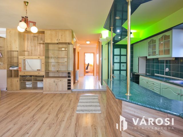 160 m2-es, családi-sorház a Csaba Park környékén eladó