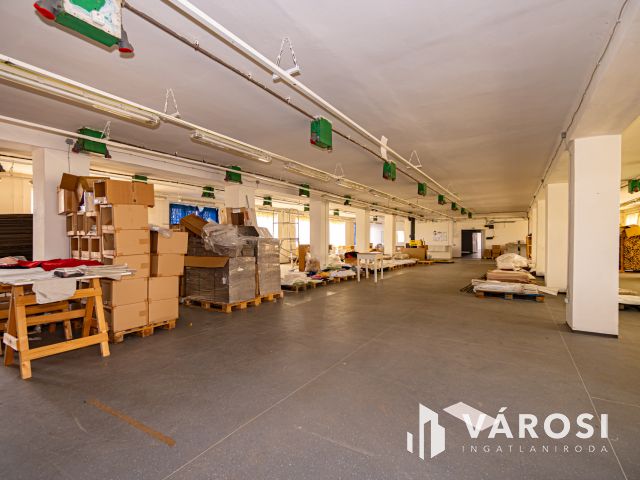 Eladó Ipari ingatlan Komlón