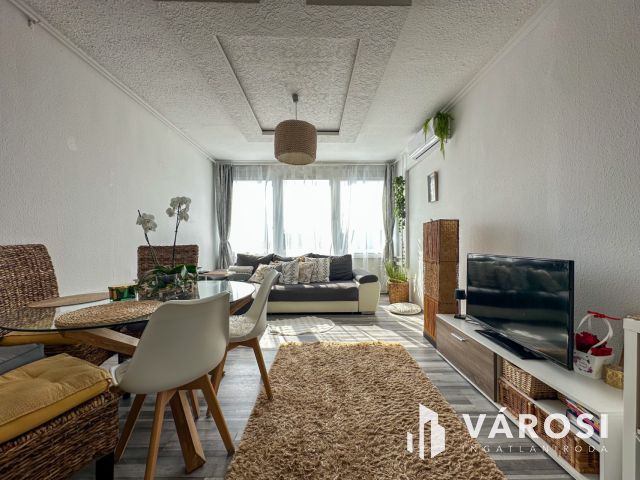 Felsővárosban 2 szobás, bútorozott lakás eladó!