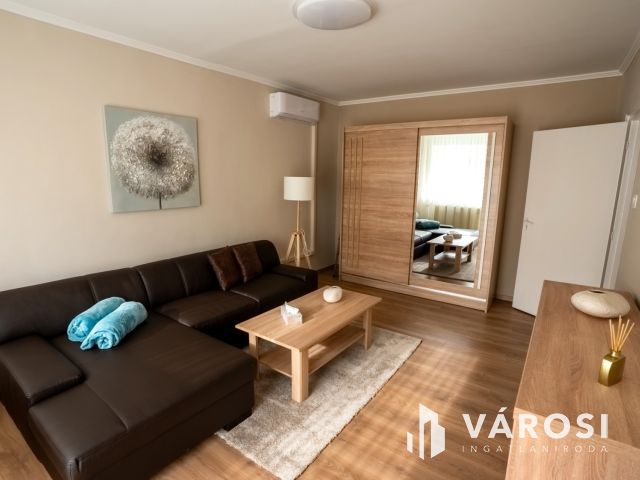 Belvárosi, prémium, liftes lakás kiadó a másodikon