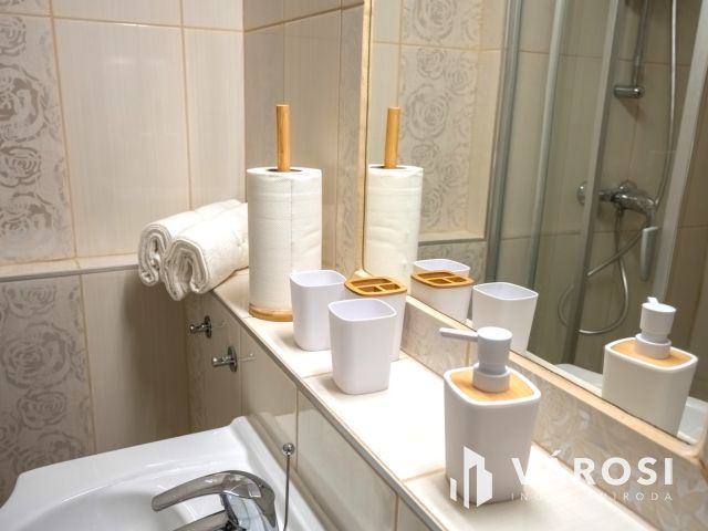 Belvárosi, prémium, liftes lakás kiadó a másodikon