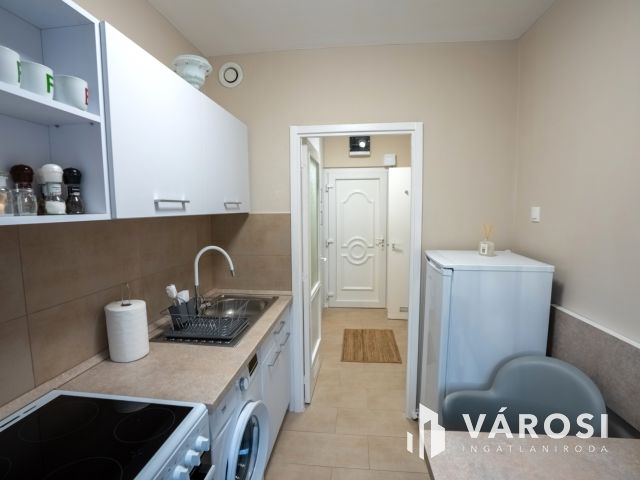 Belvárosi, prémium, liftes lakás kiadó a másodikon
