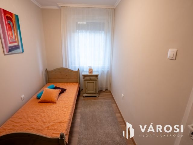 Belvárosi, prémium, liftes lakás kiadó a másodikon