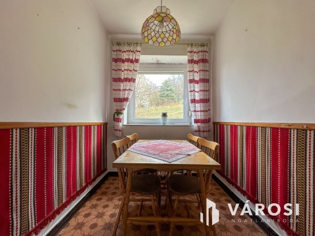 Pécskő úton 1+2 félszobás, erkélyes lakás eladó!