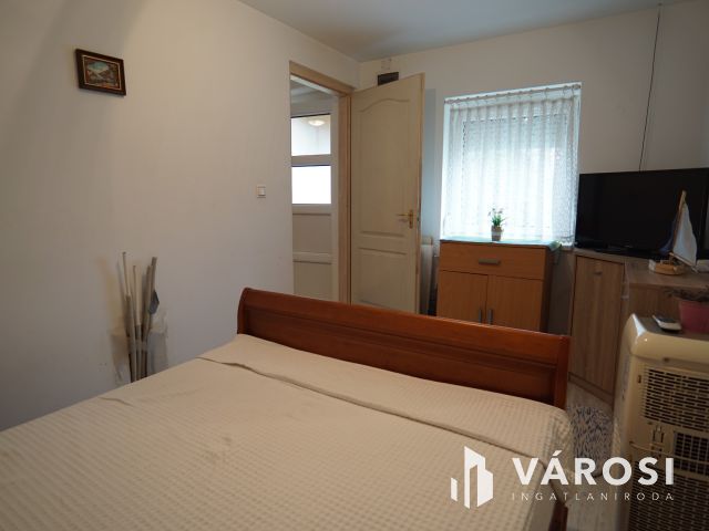 Fonyódligeten, felújított kis Nyaraló